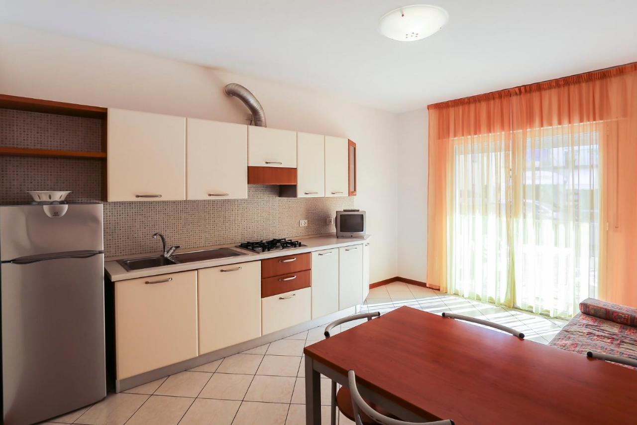 Ca' Mira Apartments Каорле Екстериор снимка