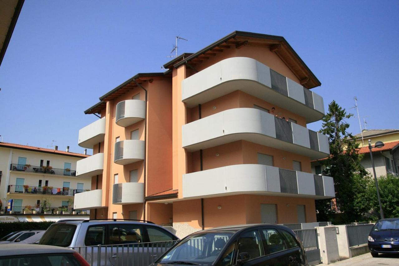Ca' Mira Apartments Каорле Екстериор снимка