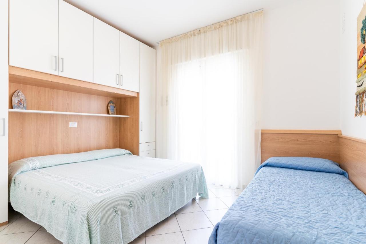 Ca' Mira Apartments Каорле Екстериор снимка