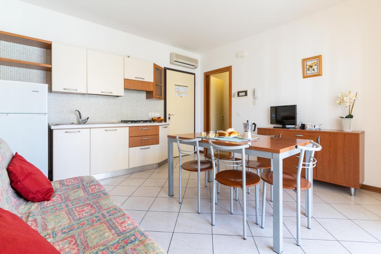 Ca' Mira Apartments Каорле Екстериор снимка