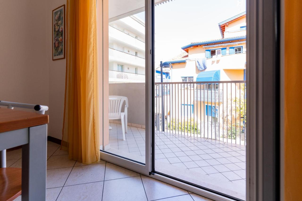 Ca' Mira Apartments Каорле Екстериор снимка
