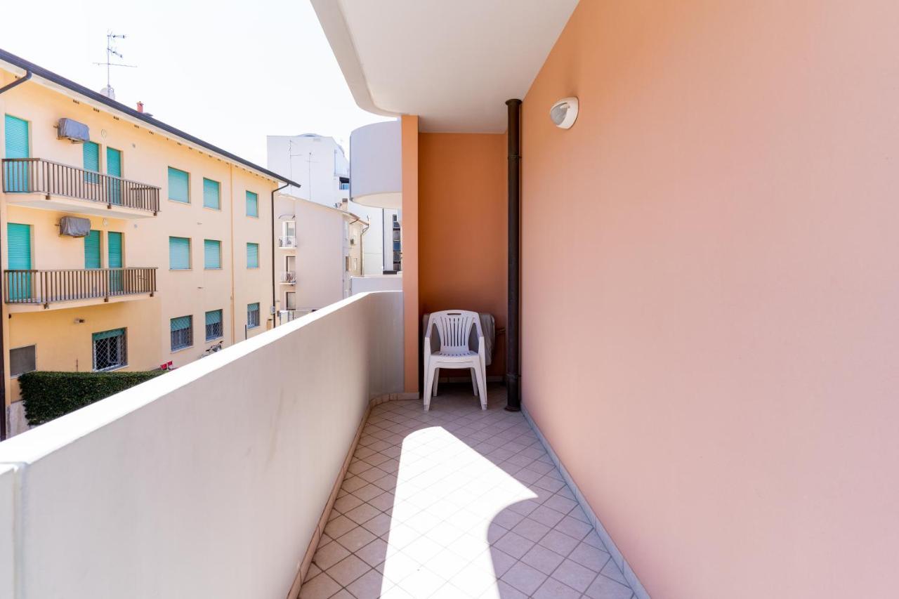 Ca' Mira Apartments Каорле Екстериор снимка