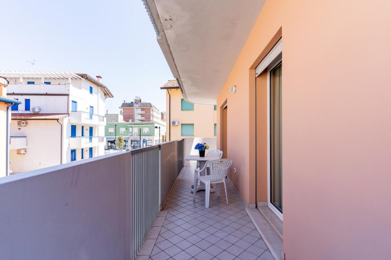 Ca' Mira Apartments Каорле Екстериор снимка