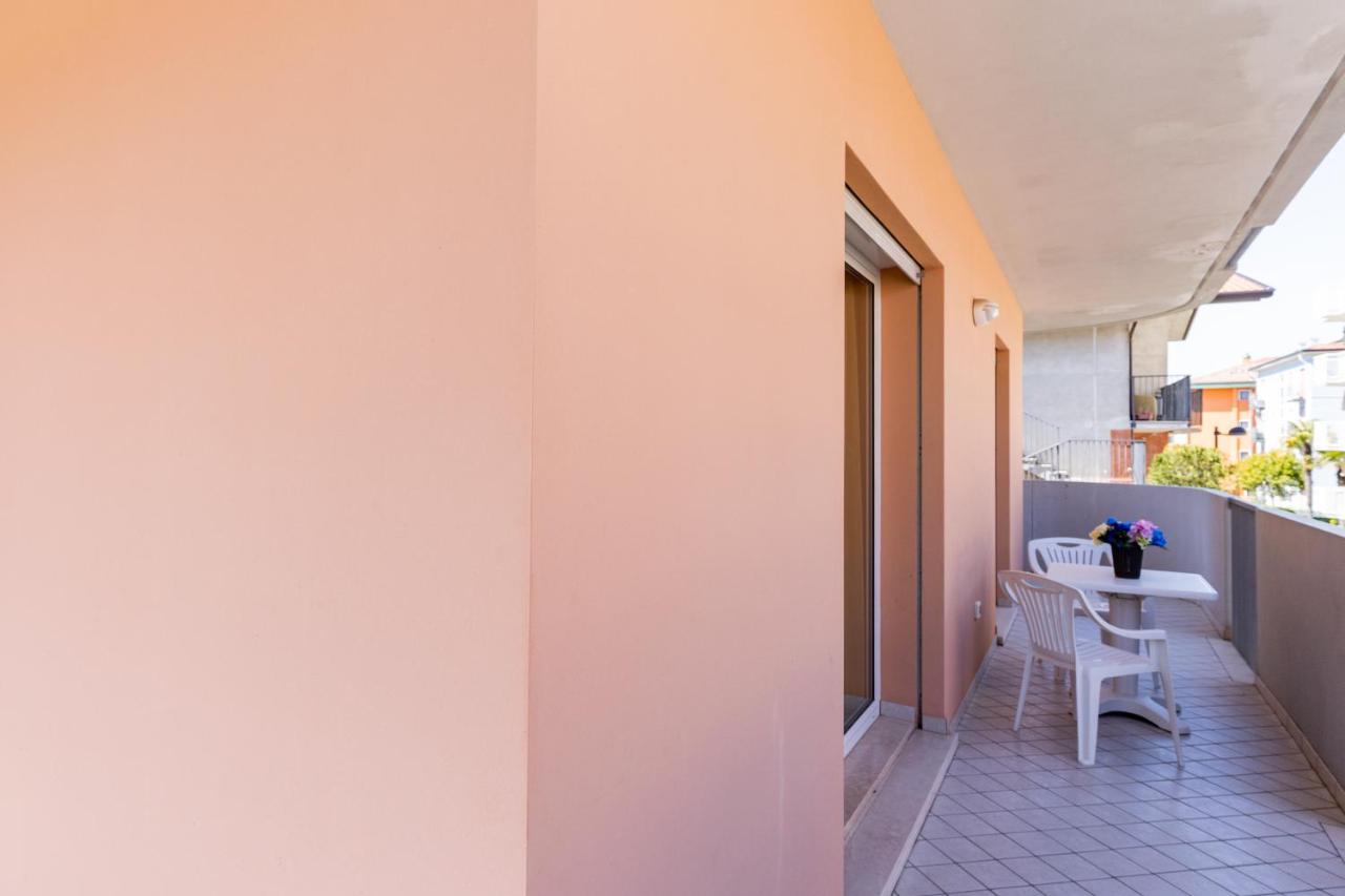 Ca' Mira Apartments Каорле Екстериор снимка